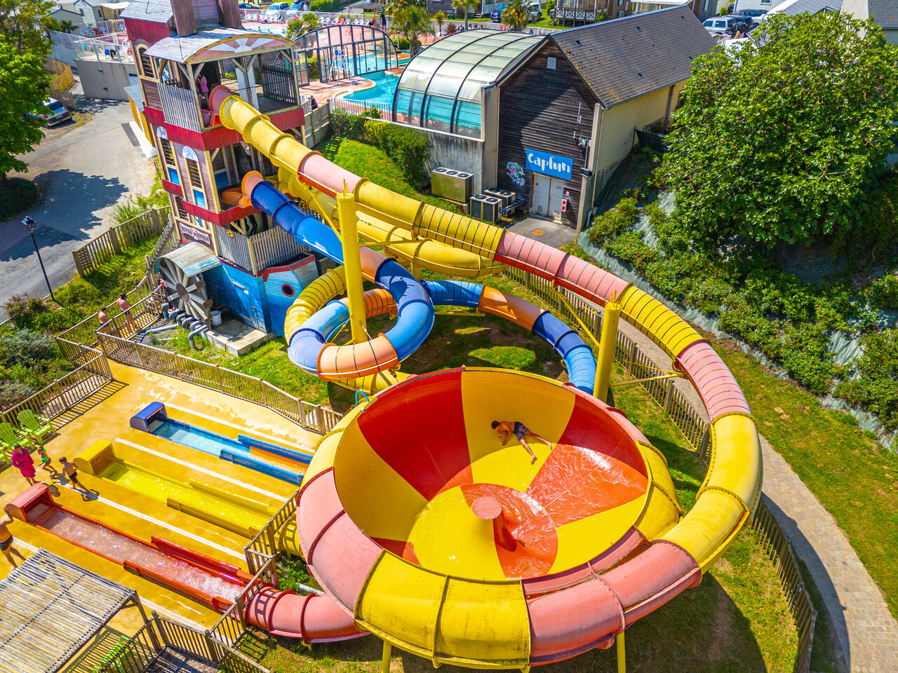 Parc aquatique couvert du Camping Hautes Coutures