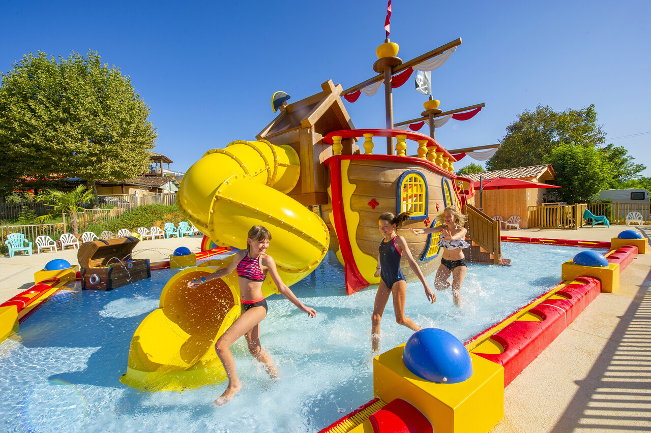 Parc aquatique du Camping Hauts de Ratebout