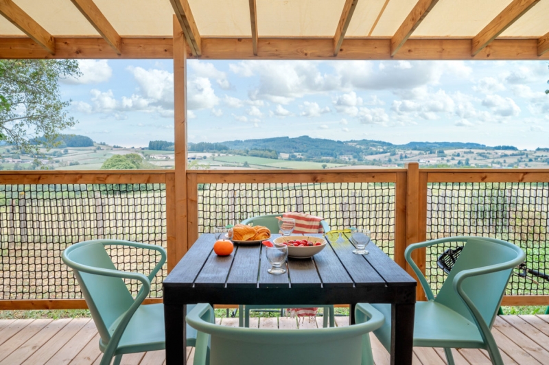 Mobil-home Clicochic Top Presta Vue Champs — Camping Village des Meuniers