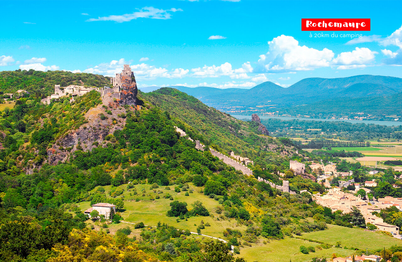 Piscine couverte chauffée du Camping Le Merle Roux