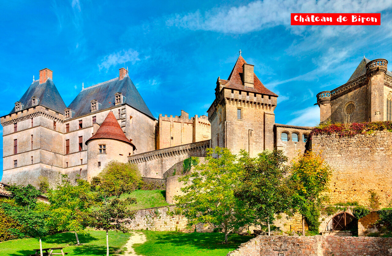 Piscine couverte chauffée du Camping Le Moulinal