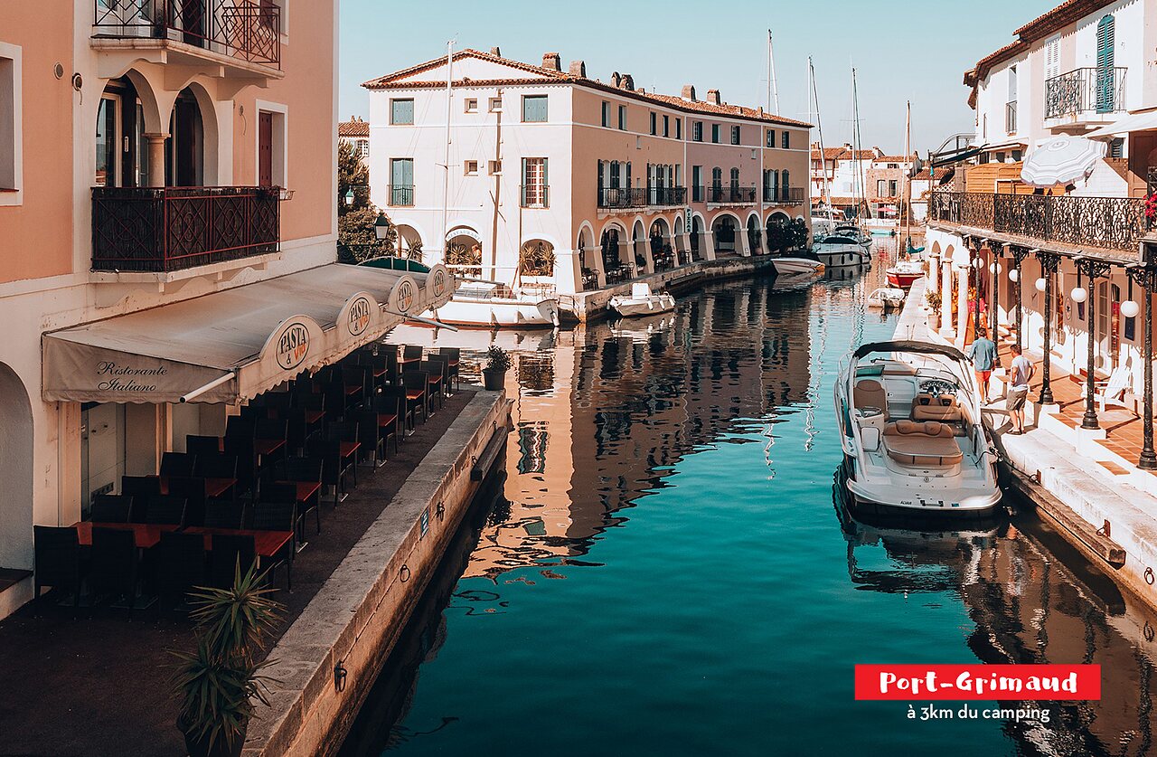 Piscine couverte chauffée du Camping La Pinède de Grimaud