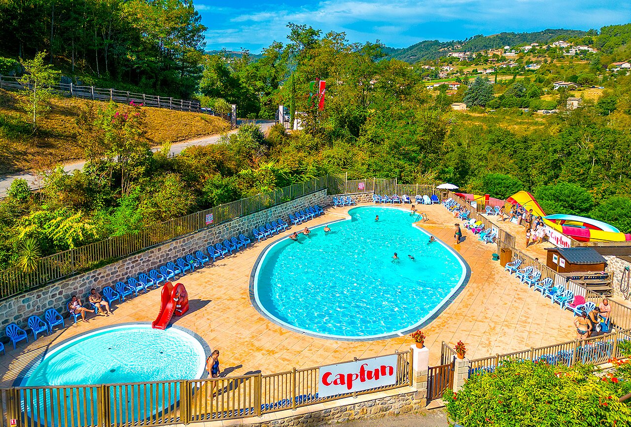Piscine couverte chauffée du Camping Les Plantas