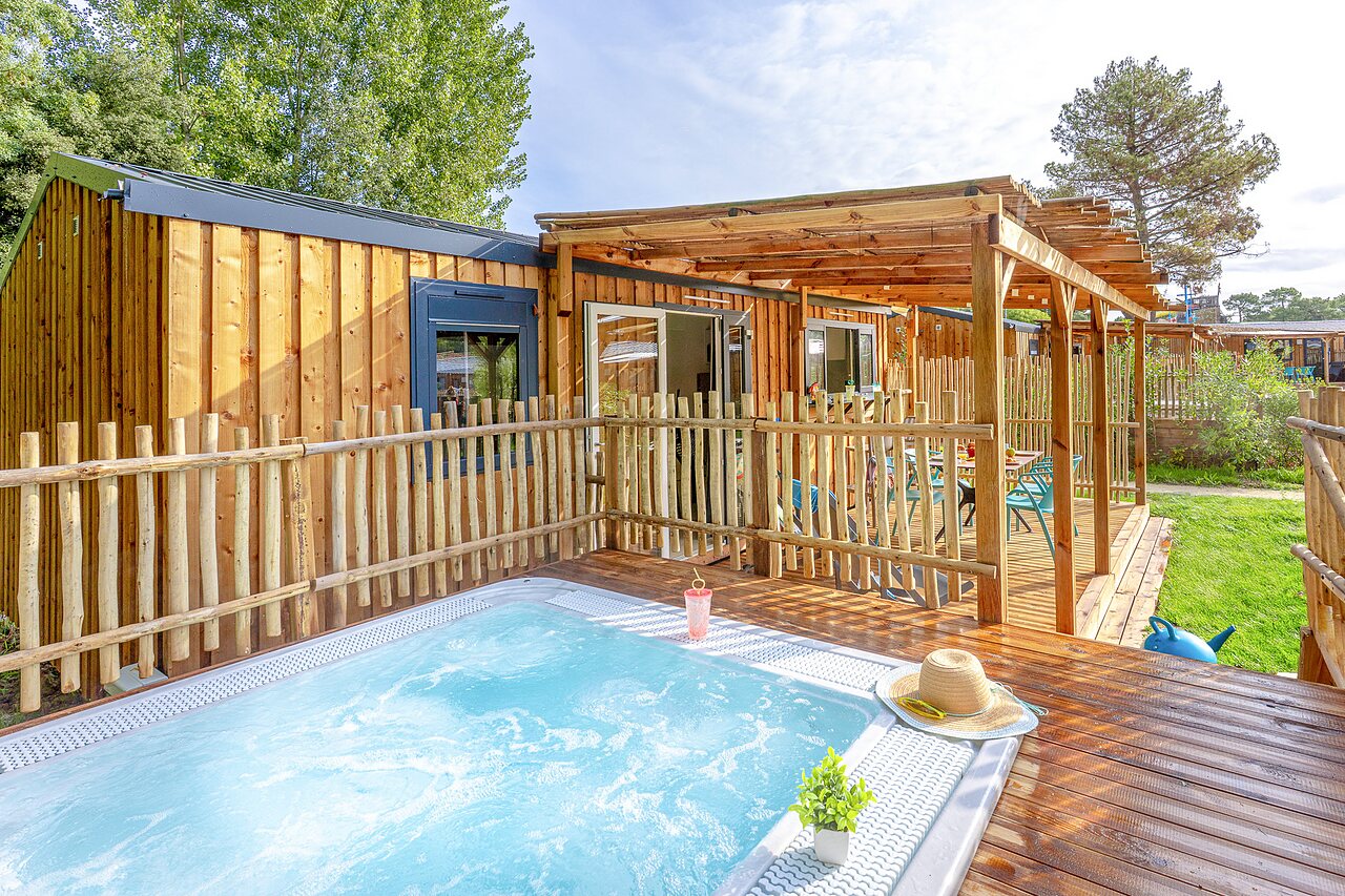Piscine couverte chauffée du Camping Zagarella