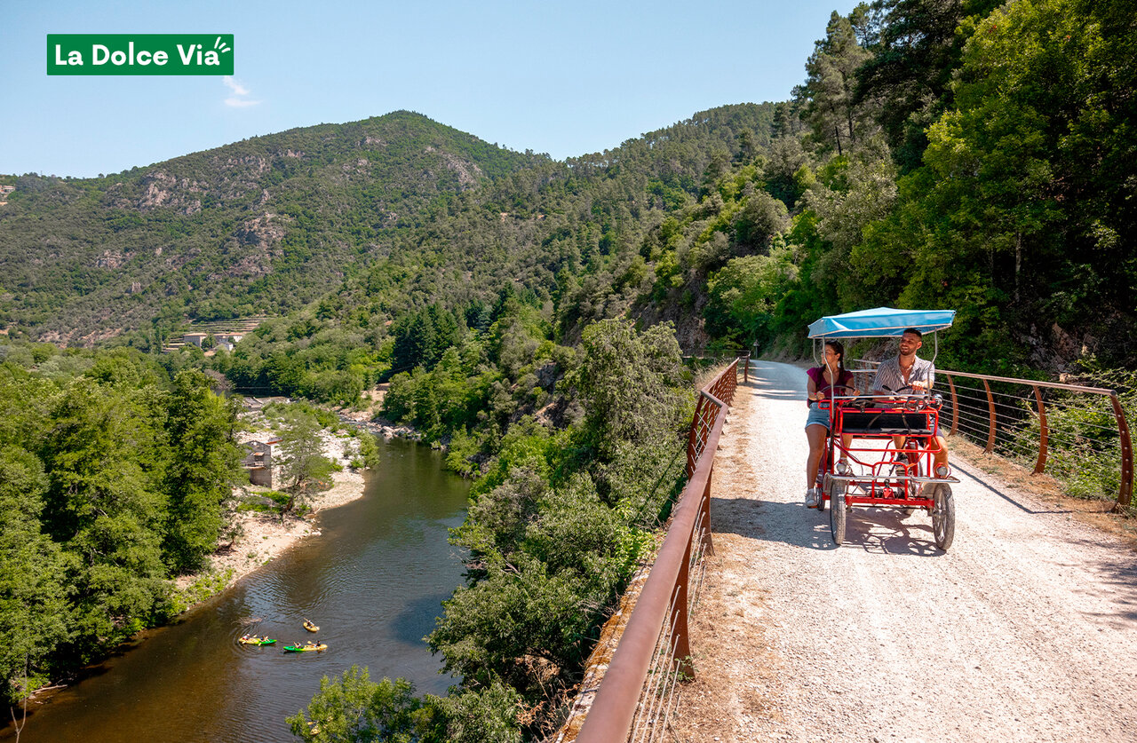 Piscine couverte du Camping Eyrieux