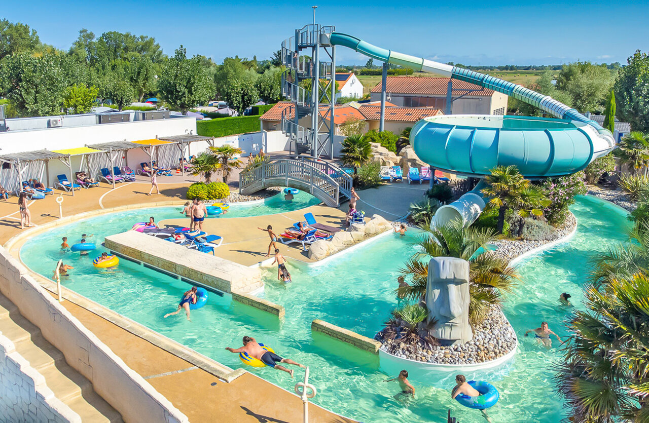 Piscine couverte chauffée du Camping Le Bois Joly