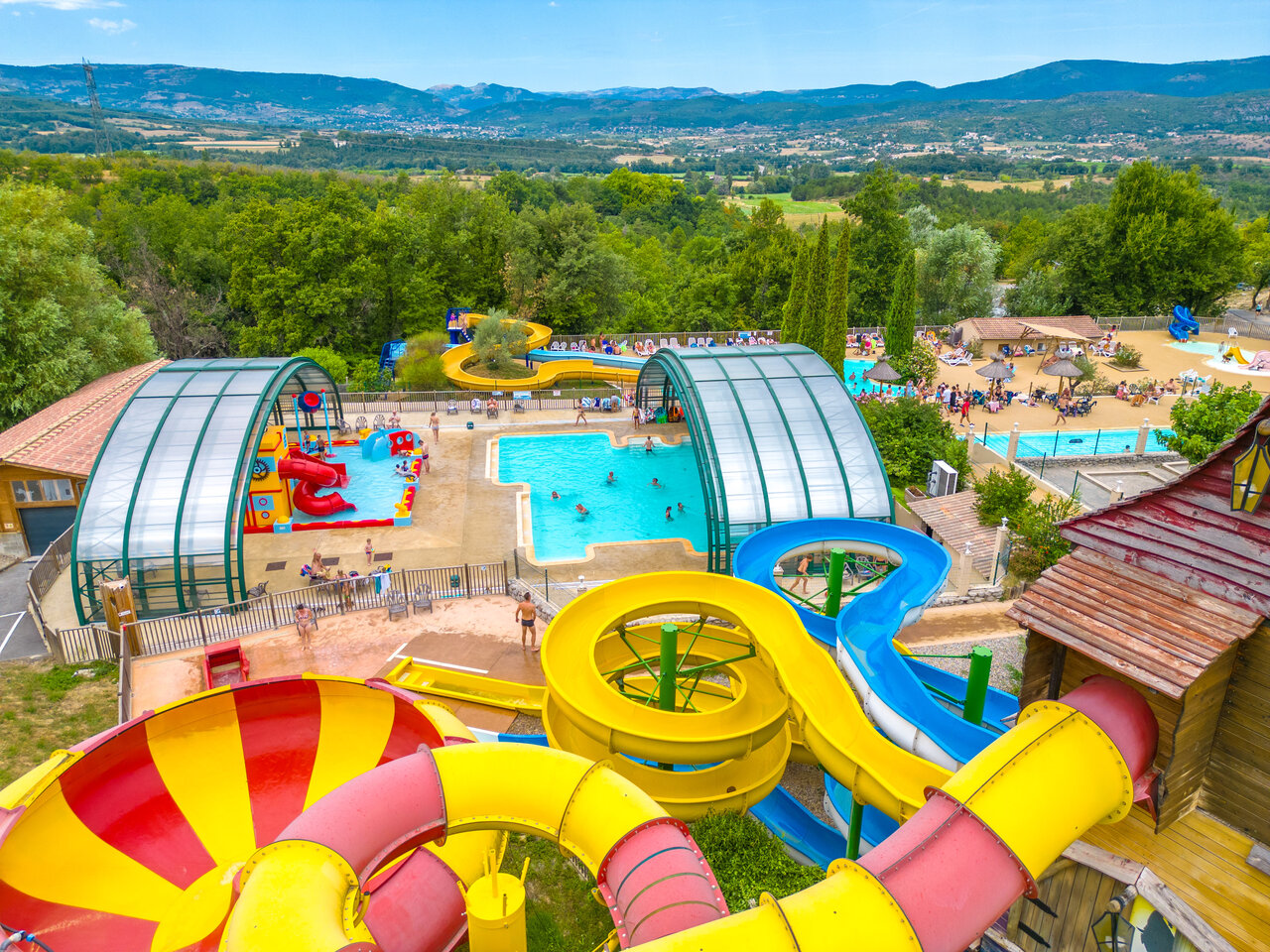 Jeux pour enfants au Camping Le Merle Roux