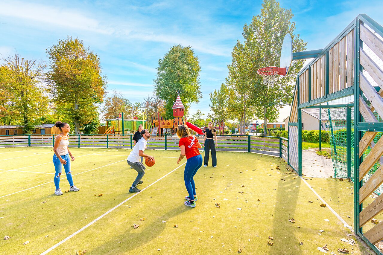 Jeux pour enfants au Camping Le Parc de Paris