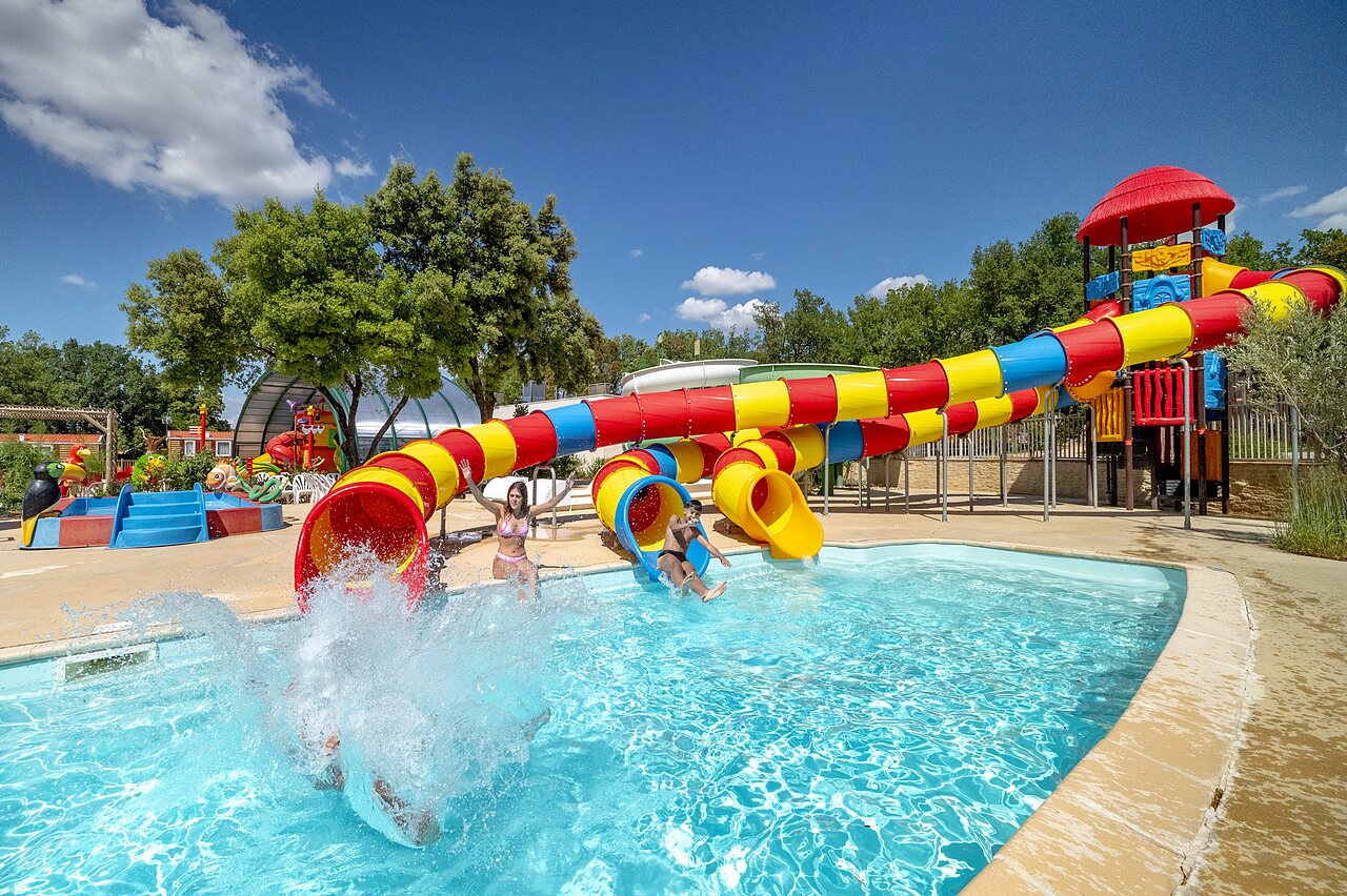 Jeux pour enfants au Camping Les Pinèdes du Luberon