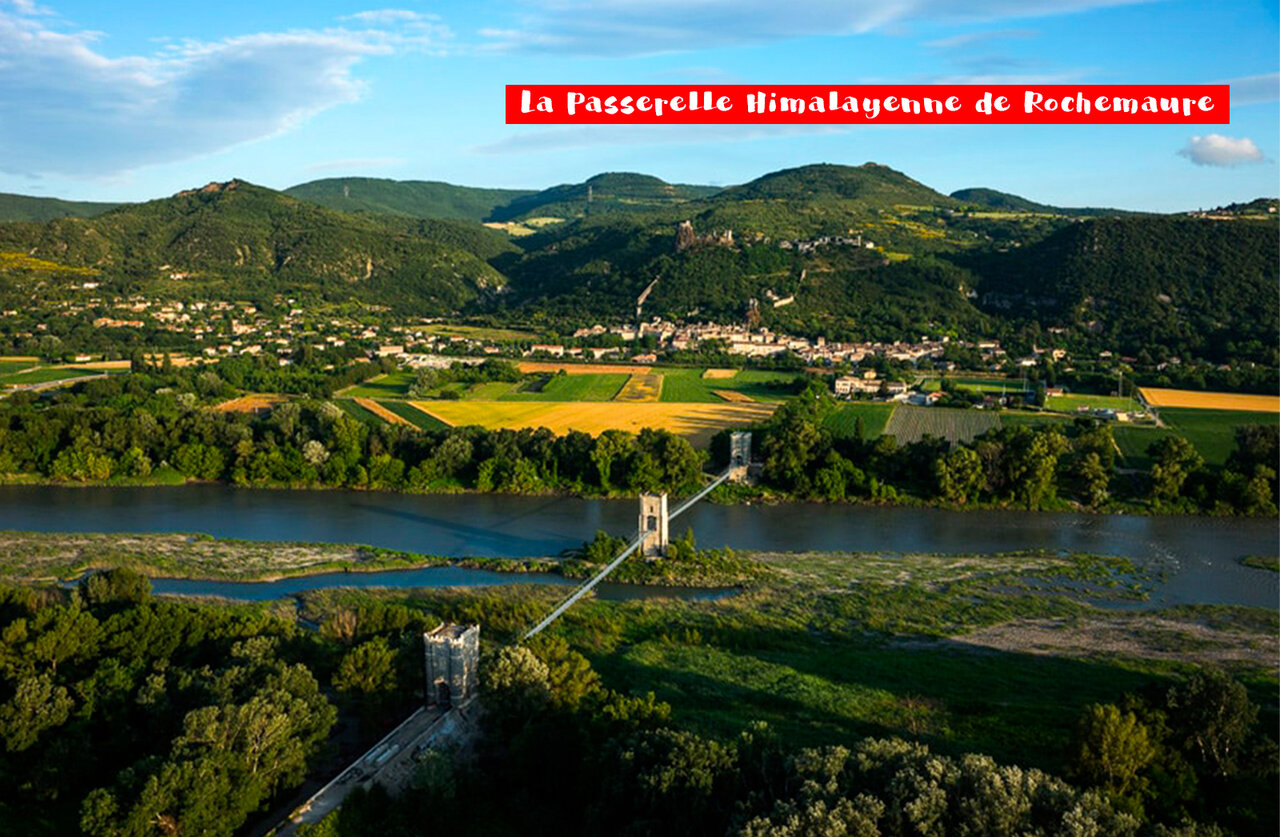 Vue sur la vallée du Rhône au Camping Le Merle Roux