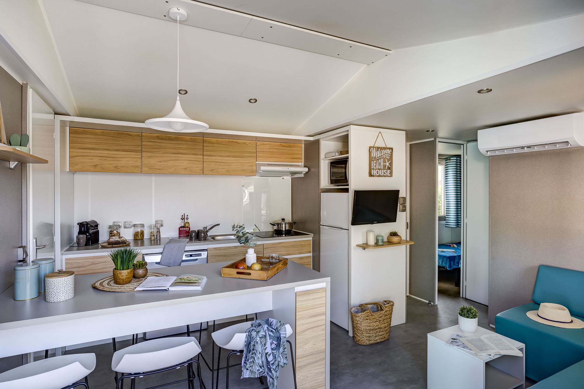 Cuisine équipée du Caïcos Spa Tribu — Camping Californie Plage