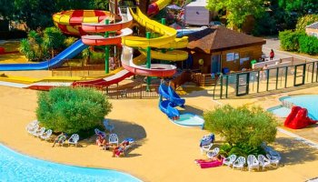 Vue parc aquatique au camping La Bastide à Nîmes, Gard