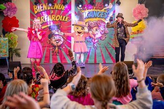 Spectacle d'animation pour enfants au Camping Carpe Diem parc aquatique à Vaison-la-Romaine.