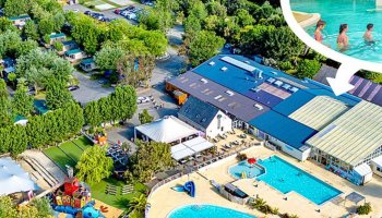 Vue piscine et toboggans au camping Le Cénic à Pénestin, Morbihan