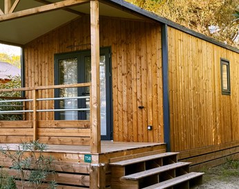 Hébergement Sunêlia Lodge Confort 4 personnes 2 chambres au Camping Sunêlia Les Pins à Argelès-sur-Mer